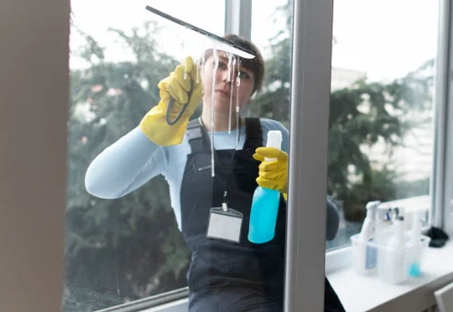Nettoyage de vitres intérieures et extérieures à Sarran